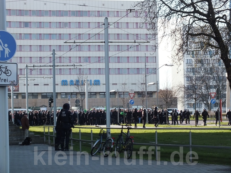 halle04042015_350.jpg